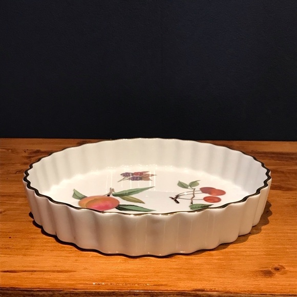 1961 Royal Worcester Evesham Gold Trimmed Quiche or Tart Dish - Picture 3 of 9